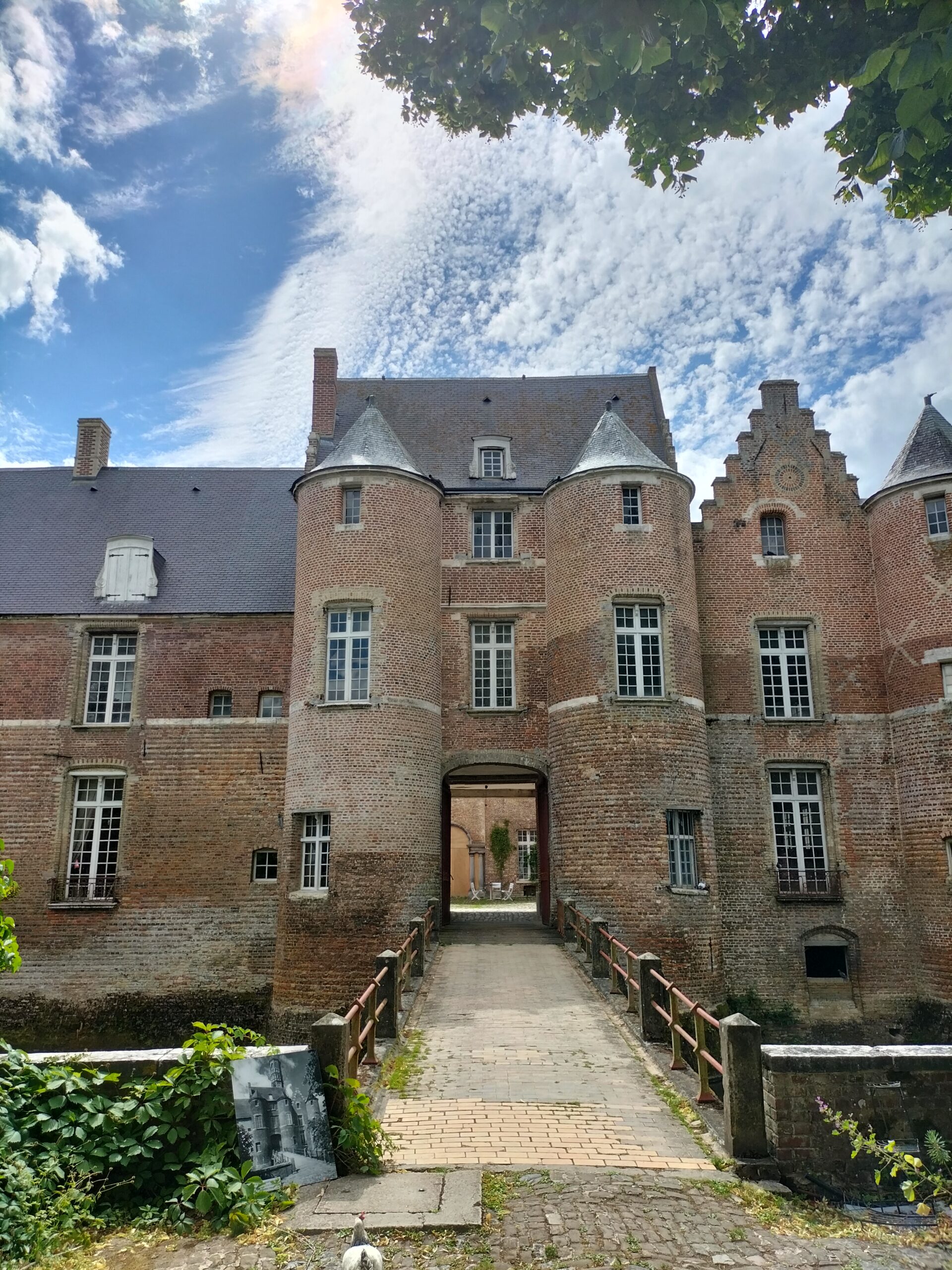 Esquelbecq - L'entrée du Château