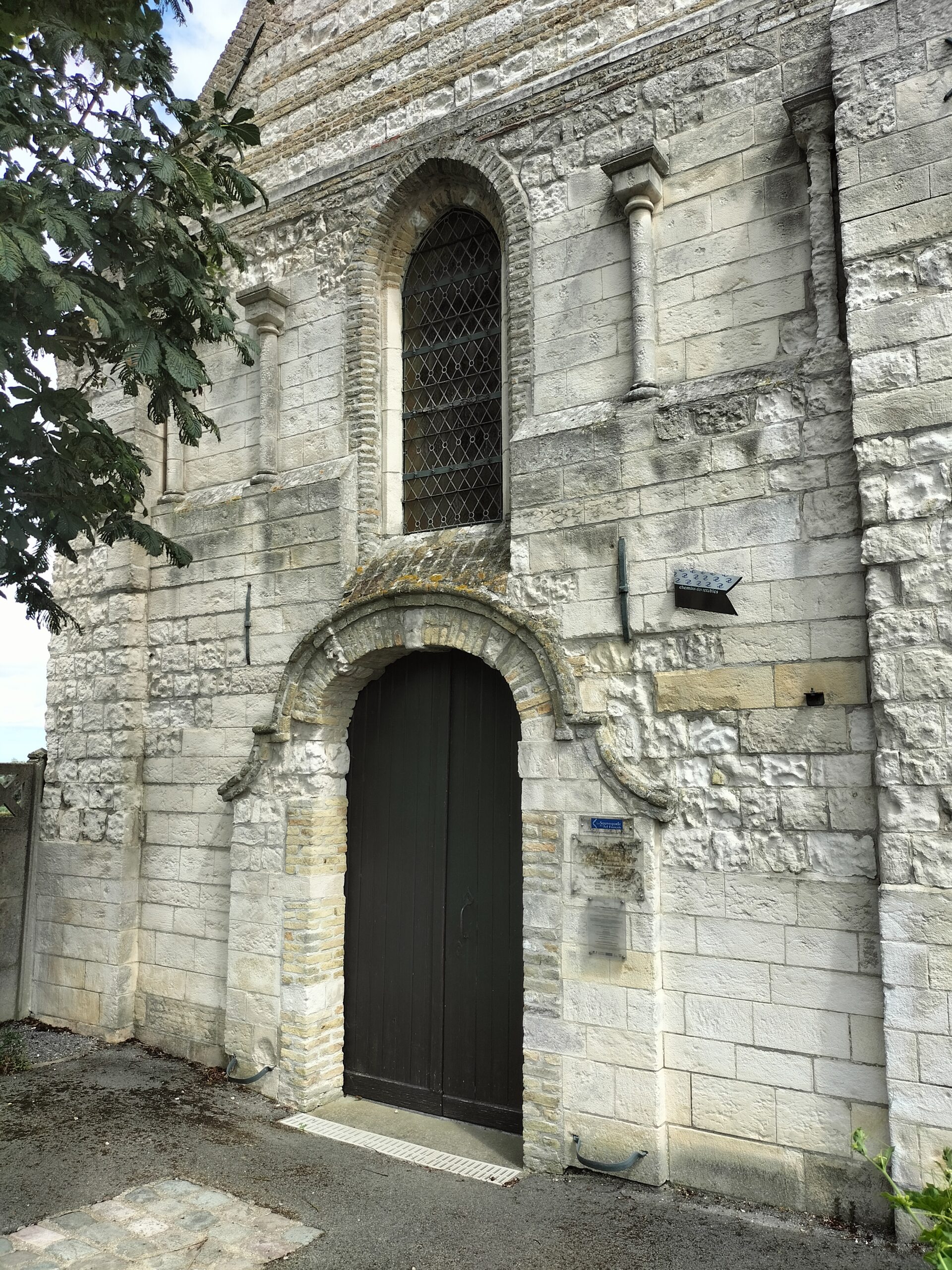 Wulverdinghe - Le portail de l'église