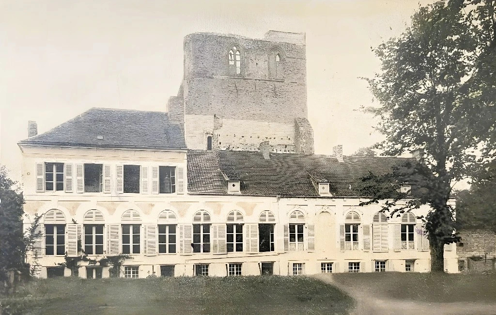 La demeure de l'évêque de Saint-Omer sur le site d(abbaye de Watten