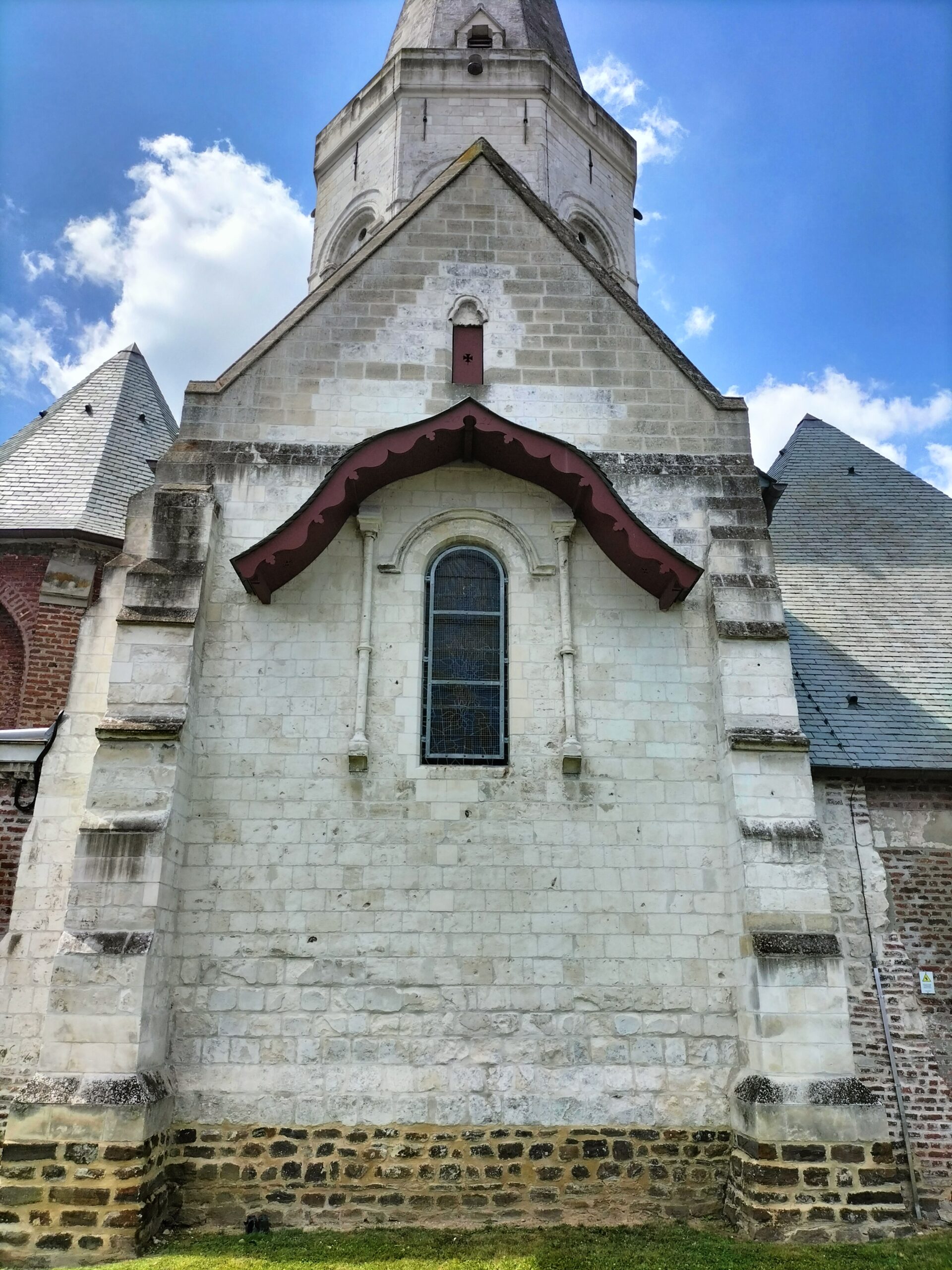 Sercus - Le choeur roman de l'église