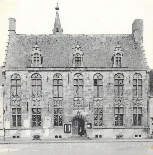 L'hôtel de ville d'Hondschoote au début du XXe siècle.